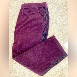 Catherine’s beautiful NWOT burgundy velour sweat pants w/side print, pockets